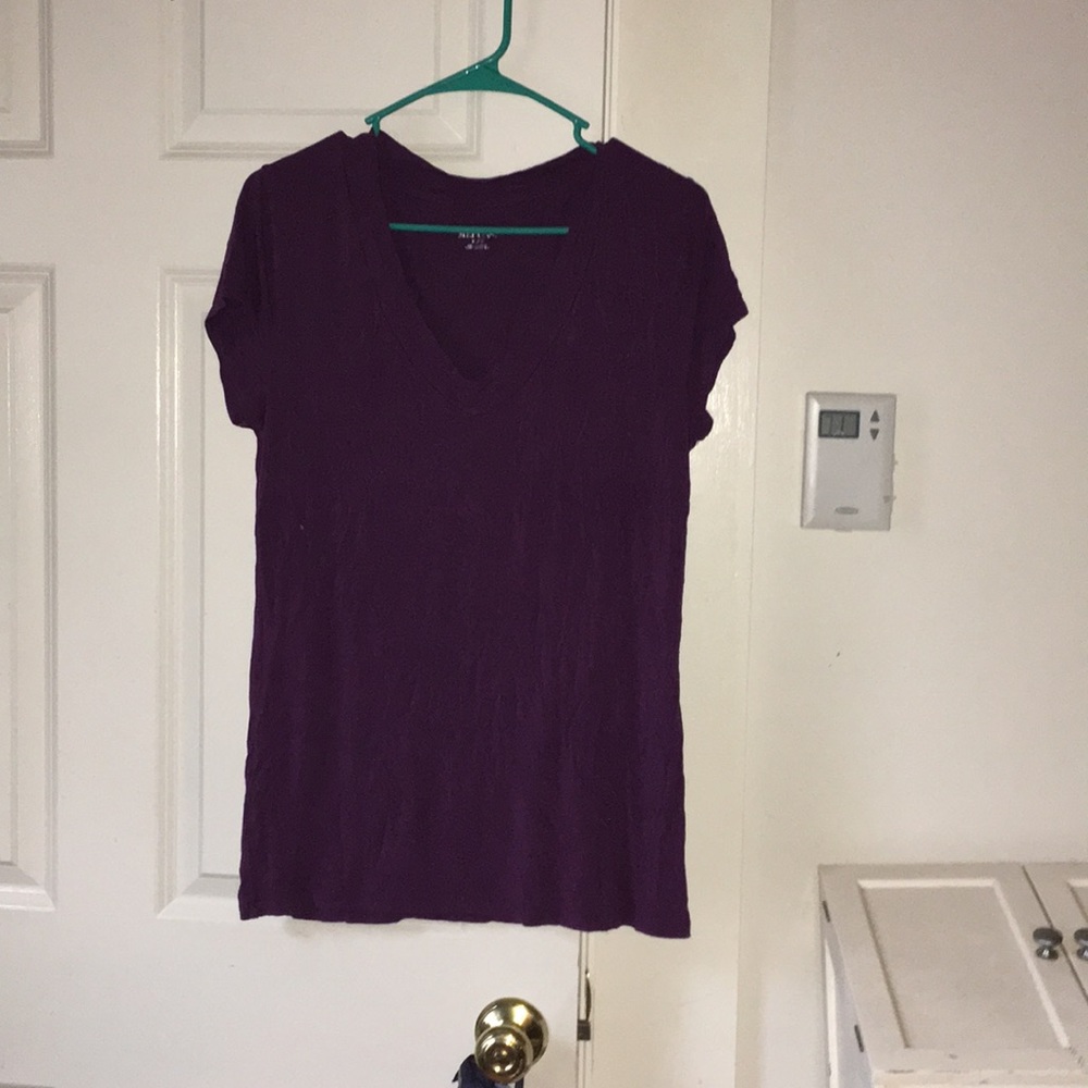 Purple v neck t-shirt size XL